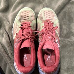 On Cloudflow Guava size 8